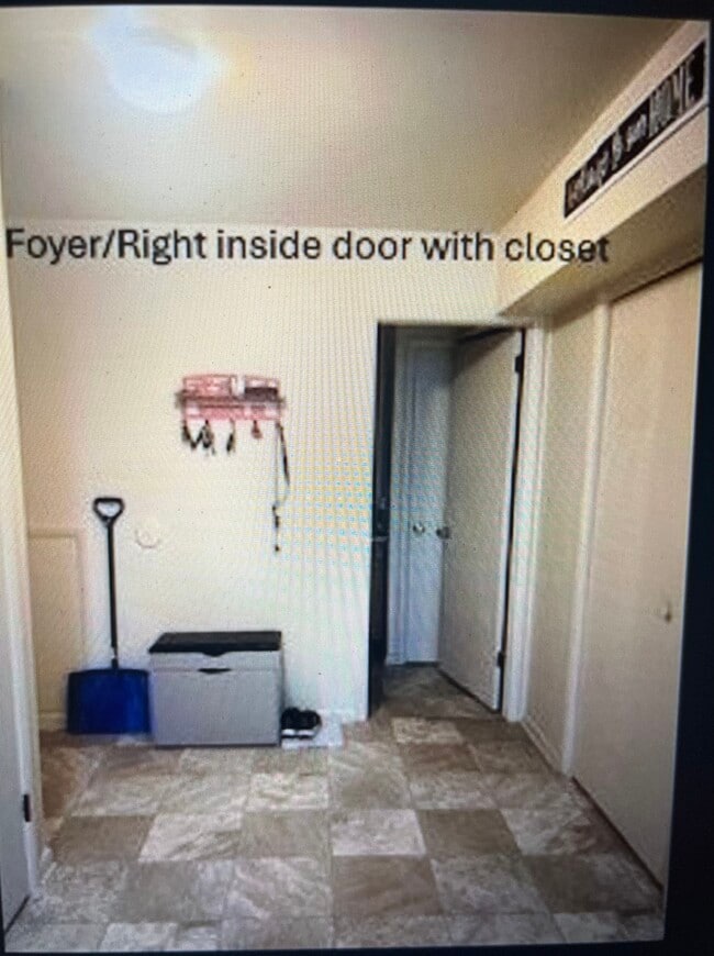 foyer as you entry front door - 420 E Cumberland St