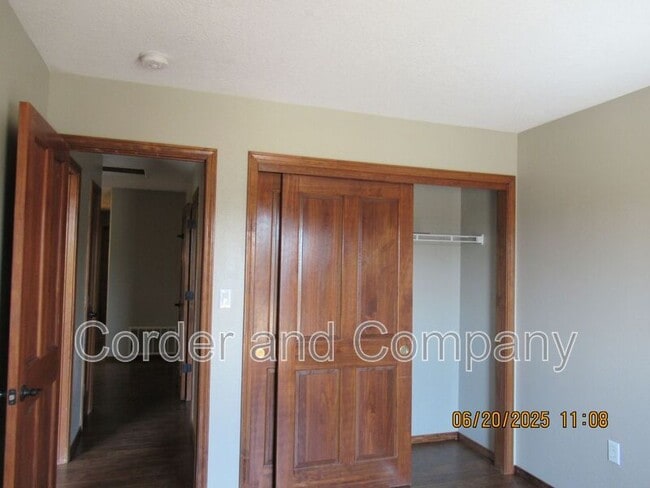 Building Photo - 819 Tumulus Dr NW