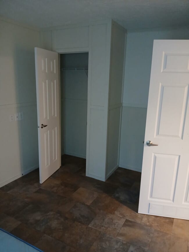 Building Photo - 920 E North St