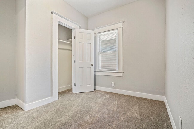 Building Photo - Charming 3 Bedroom Home Near Broadway | Spacious Layout | Prime Sacramento Location
