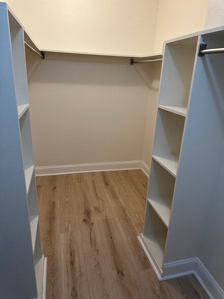 Building Photo - 718 Maple Glen Dr