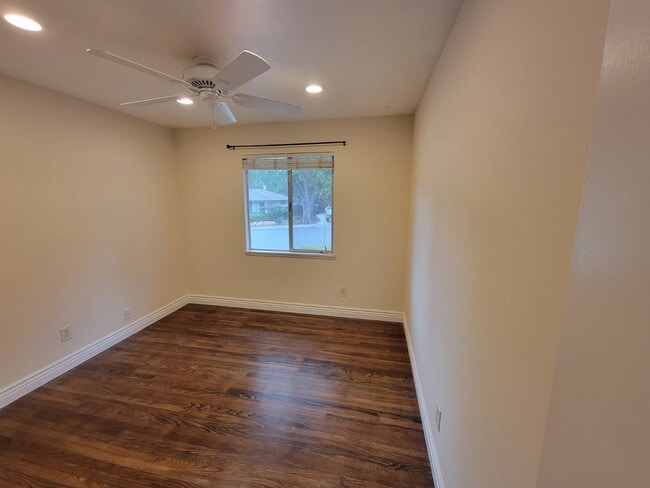 Building Photo - 4380 Entrada Dr