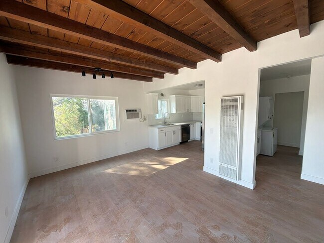 Building Photo - 1765 College View Pl