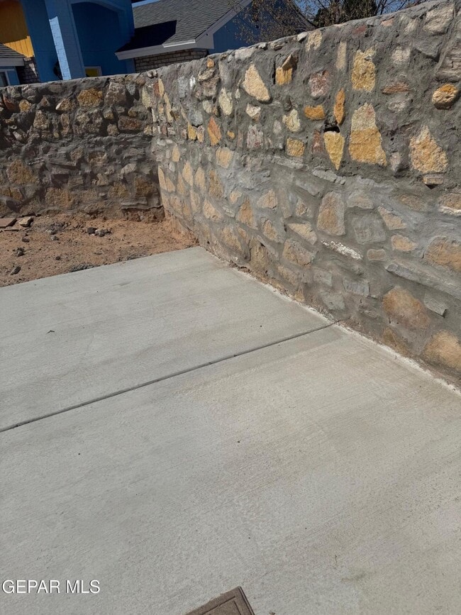 Building Photo - 1804 Joan Francis Dr