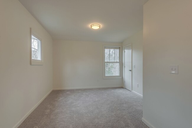Building Photo - 3 Bed, 2 Bath Home in Prime Sylvan Park Lo...