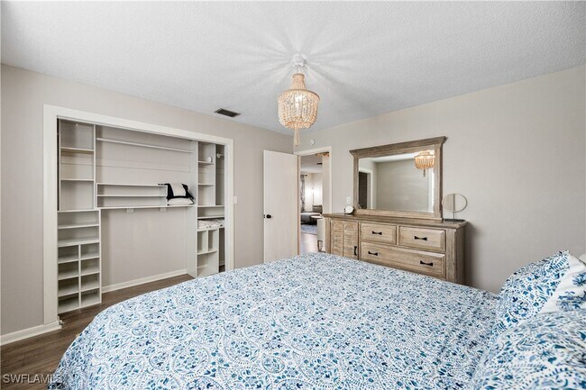 Building Photo - 27610 Roslin Dr
