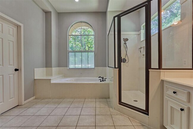 Building Photo - 10506 Crestwater Cir
