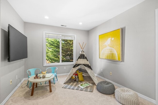 Building Photo - Luxury 4 bed 4 bath home in Lakemont, Bellevue