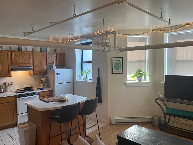 Building Photo - 1127 Commonwealth Ave