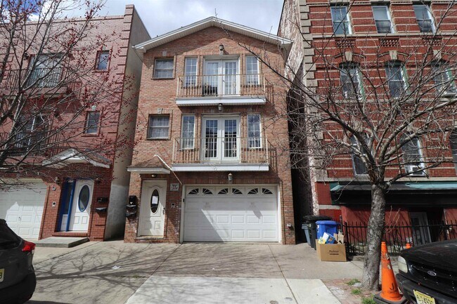 Building Photo - 217 New York Ave