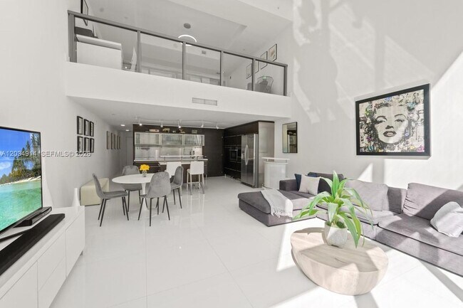 Building Photo - 6000 Collins Ave