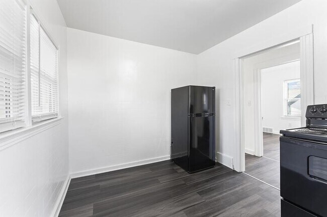 Building Photo - 216 Jones St