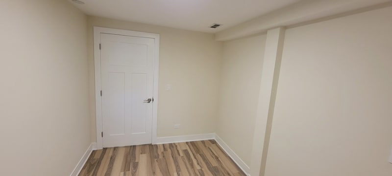 Building Photo - 6119 N Wolcott Ave