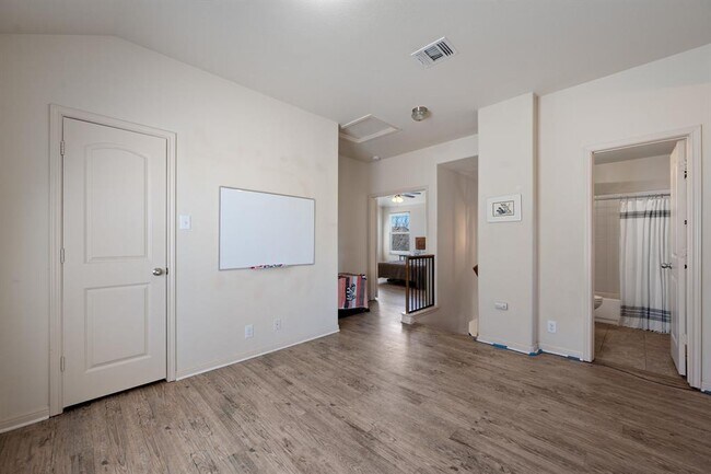 Building Photo - 2209 Nestlewood Dr