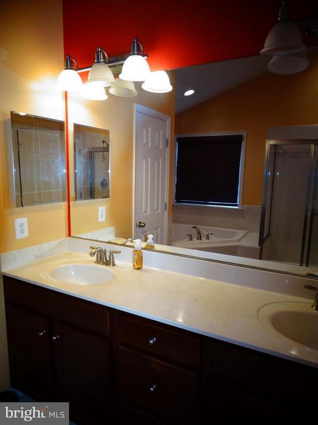 Building Photo - 6453 Swimmer Row Way