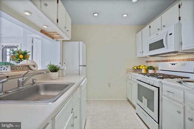 Building Photo - 20951 Timber Ridge Terrace