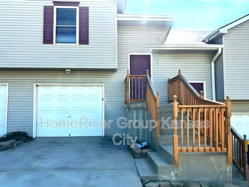 Building Photo - 5631 N Northwood Terrace