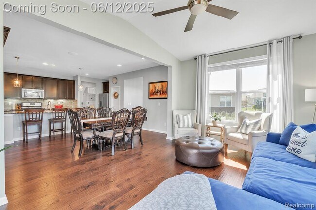 Building Photo - 15745 Diamante Dr