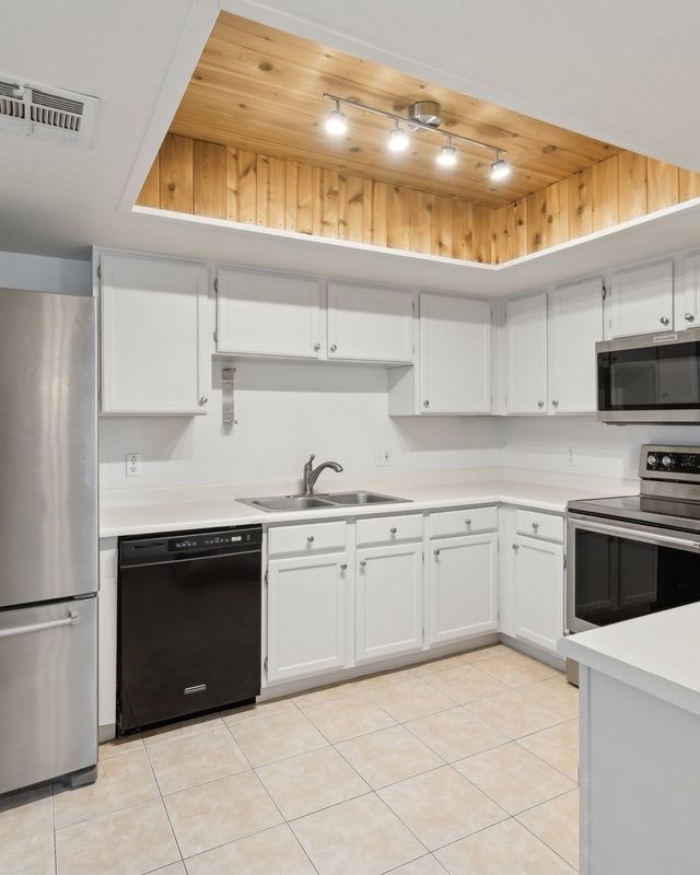 Building Photo - 9736 N 95th St