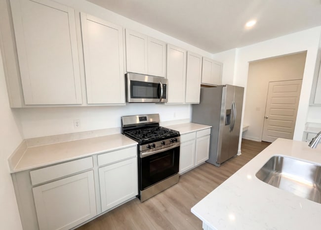 Building Photo - 2415 Fir Dr