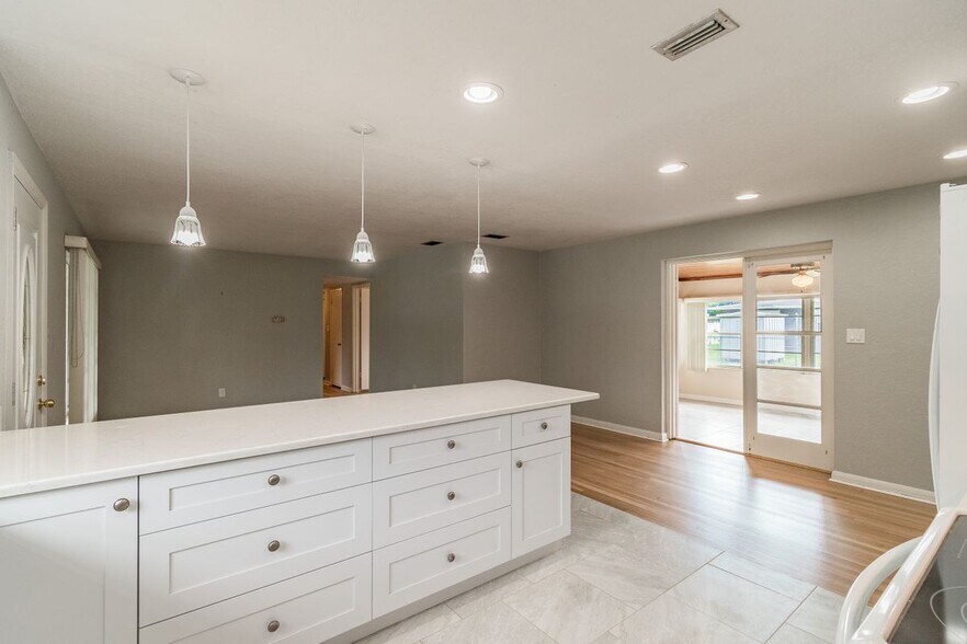 Building Photo - 4511 S Cameron Ave