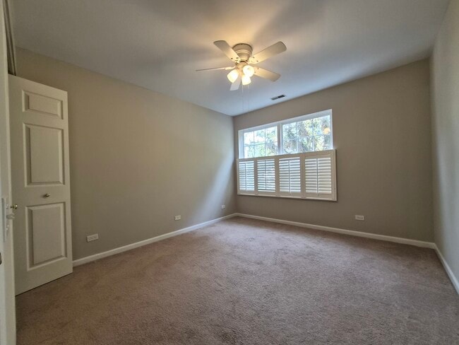 Building Photo - 2850 Stonewater Dr