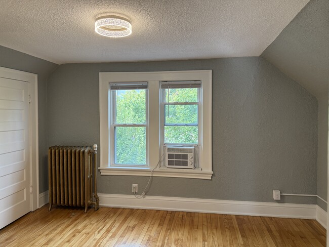 Building Photo - 780 Curfew St