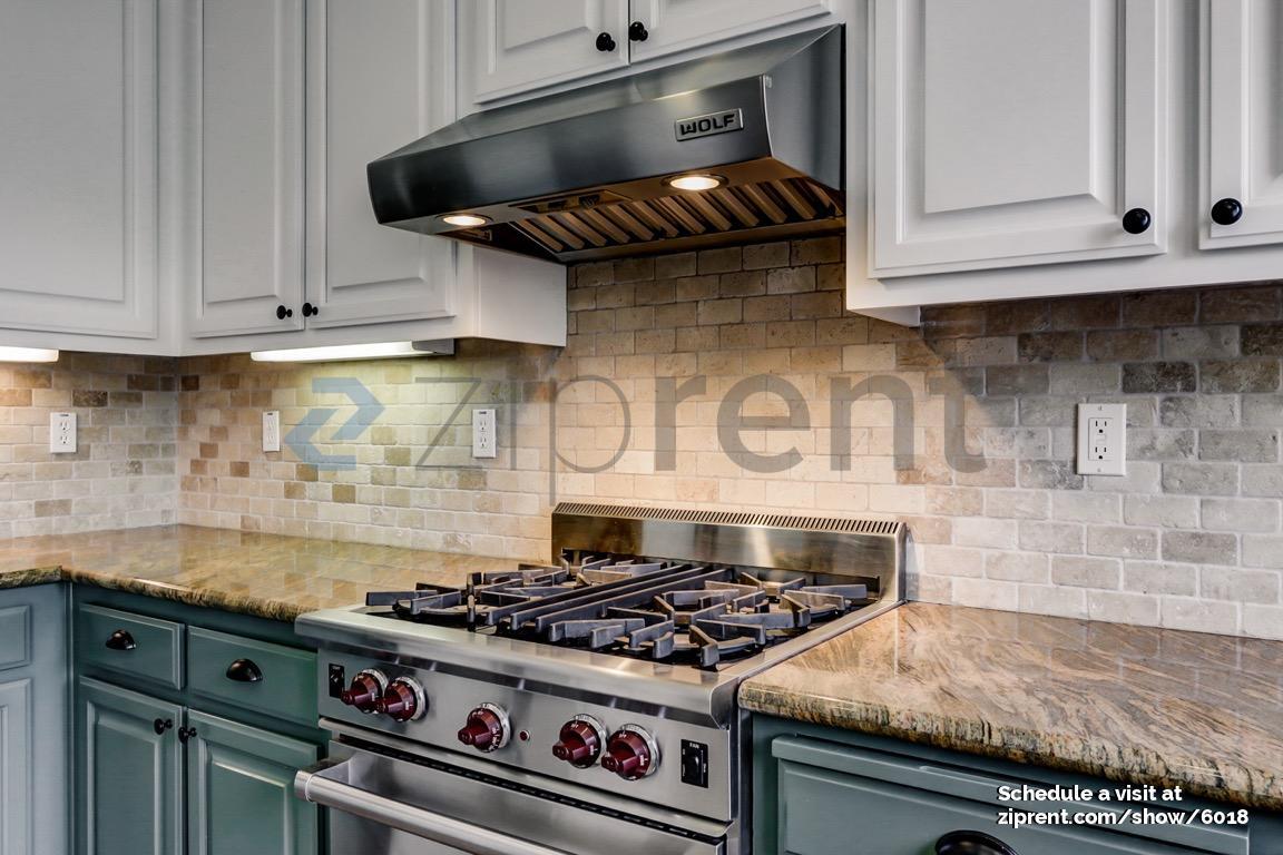 Building Photo - 665 Ray St