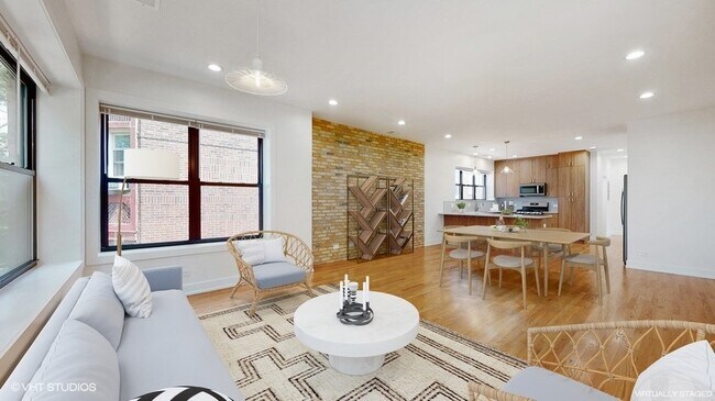 Building Photo - 2051 W Berwyn Ave