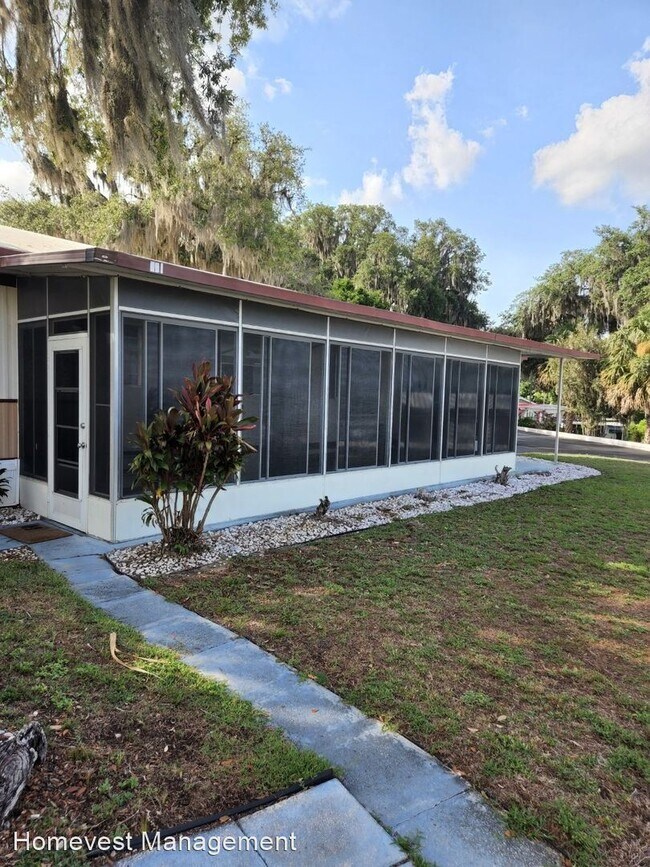 2 br, 1 bath House 3896 Picciola Rd. 371 3896 Picciola Rd