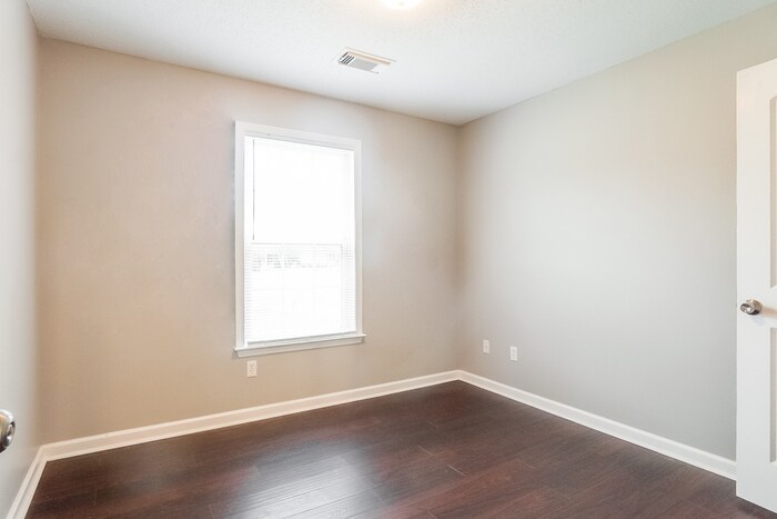 Building Photo - 18372 Peyton Ln