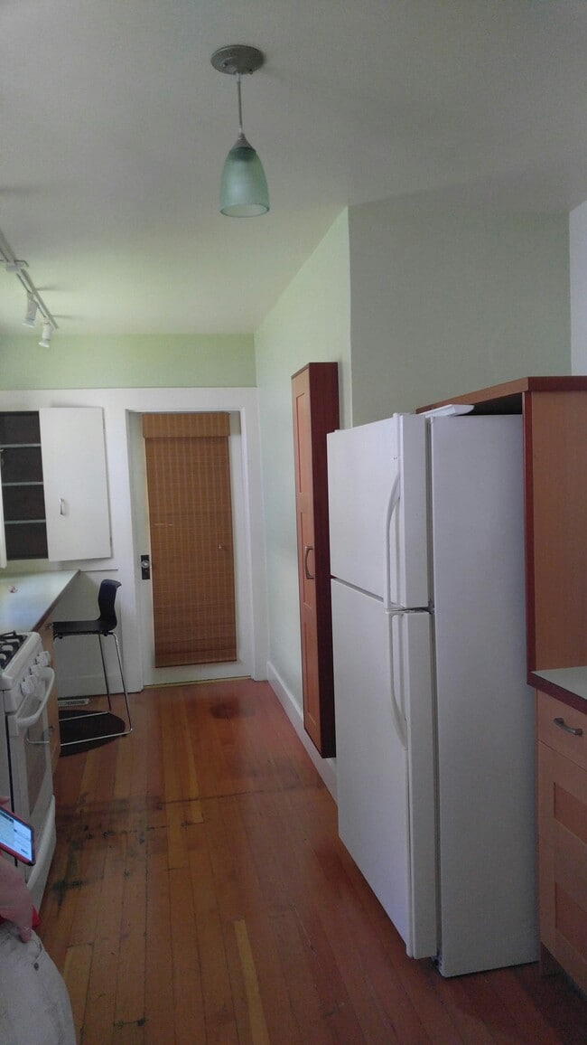 Building Photo - 28 Moss Ave