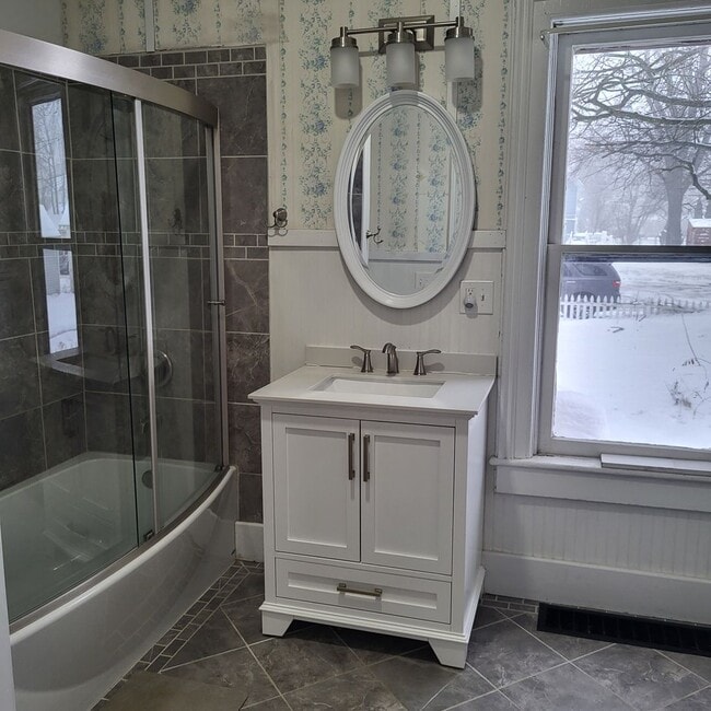 Building Photo - BEAUTIFUL 4 BEDROOM HOME NEAR DOWNTOWN CADILLAC