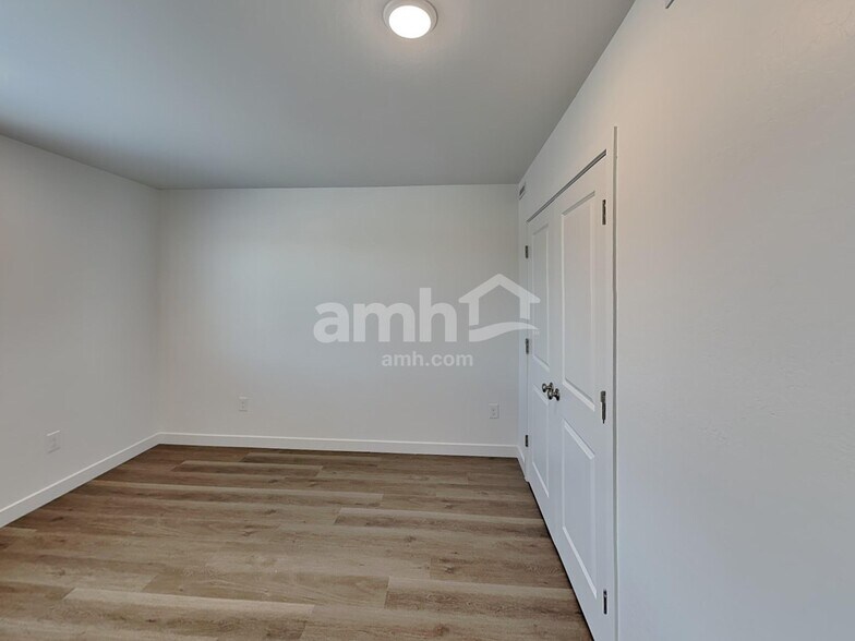 Building Photo - 9821 W Parkway Dr