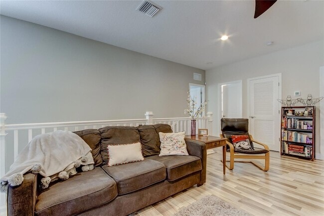 Building Photo - 426 Birdsong Ln
