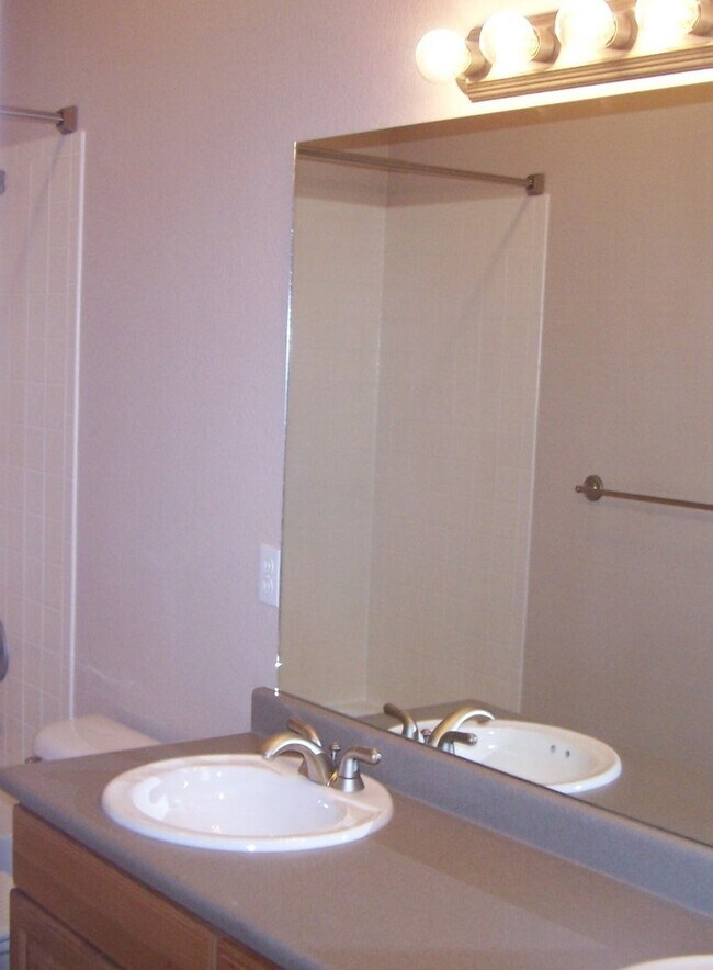 Building Photo - 2361 Craycroft Dr