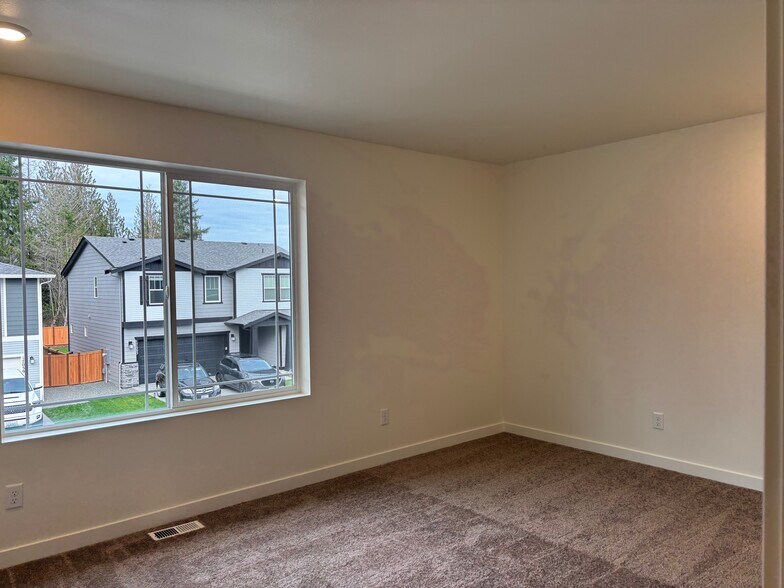 Building Photo - 17058 126th St E