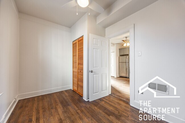 Building Photo - 3135 N Oakley Ave