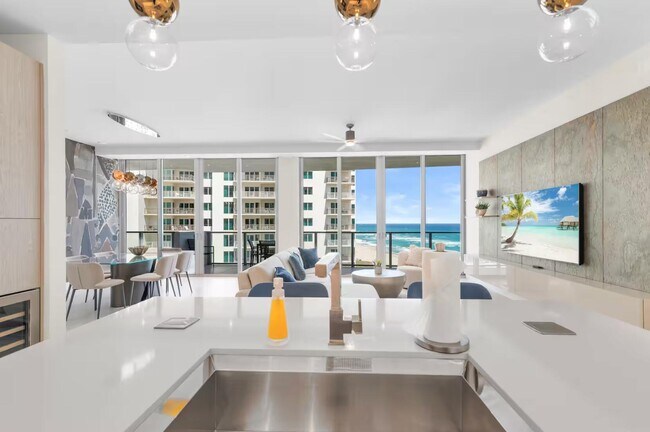 Building Photo - 3100 N Ocean Dr