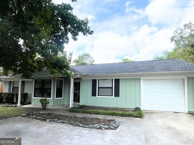 Primary Photo - 317 Lake View Dr