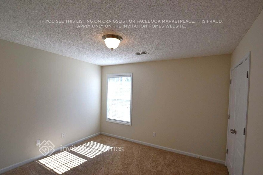 Building Photo - 121 Hunters Chase