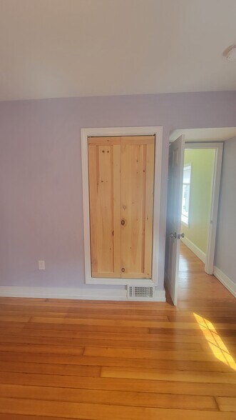 Building Photo - 54 Bolton St