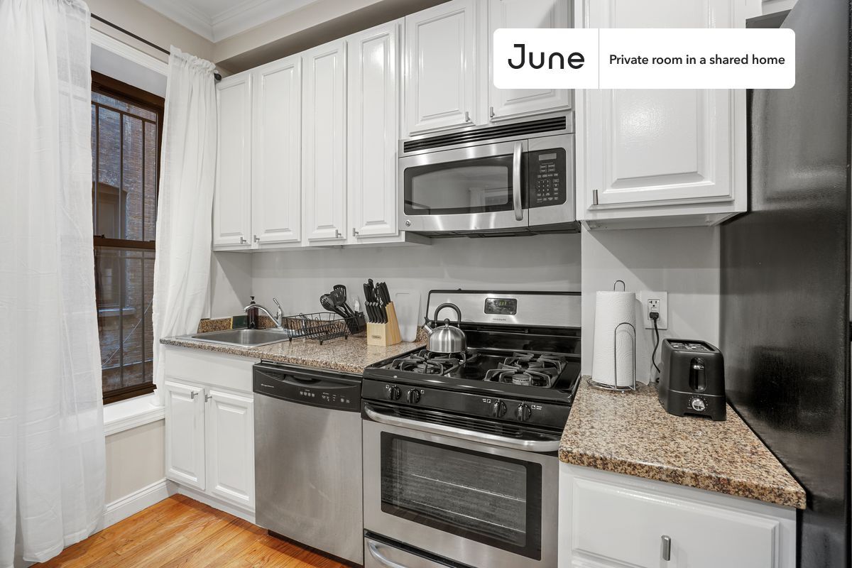 Building Photo - Room in Shared 3 bed/1 bath home in Hamilton Heights