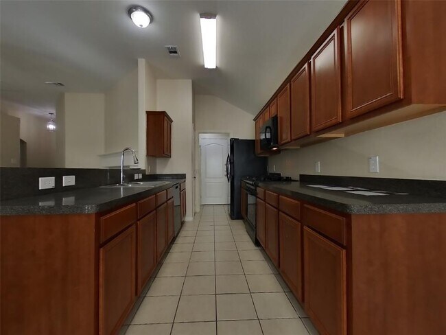 Building Photo - 102 Mustang Stampede Dr