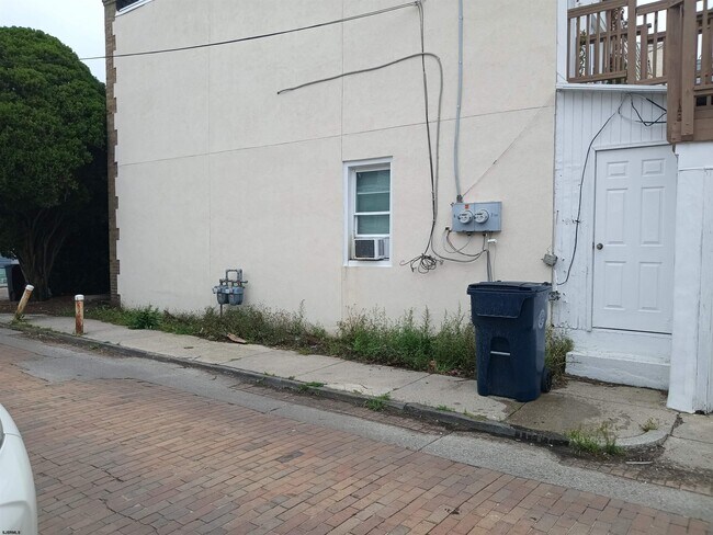 Building Photo - 1 N Parker Ave