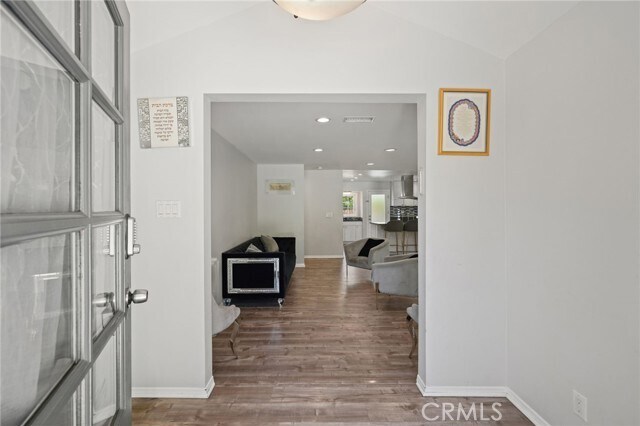 Building Photo - 18433 Tarzana Dr
