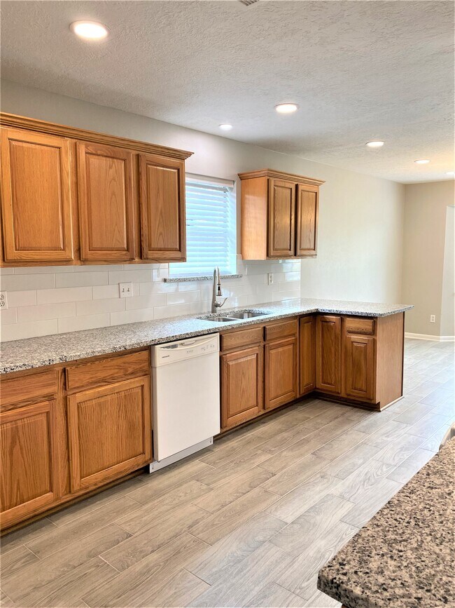 Building Photo - 3810 Downing Cir
