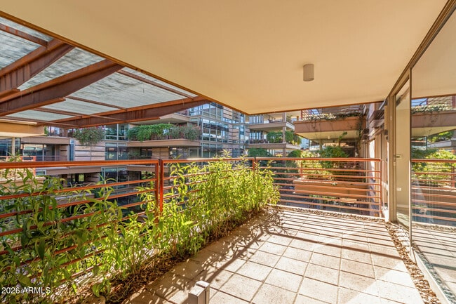 Building Photo - 7117 E Rancho Vista Dr