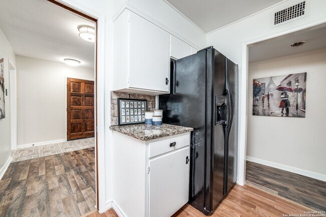 Building Photo - 326 E Rampart Dr