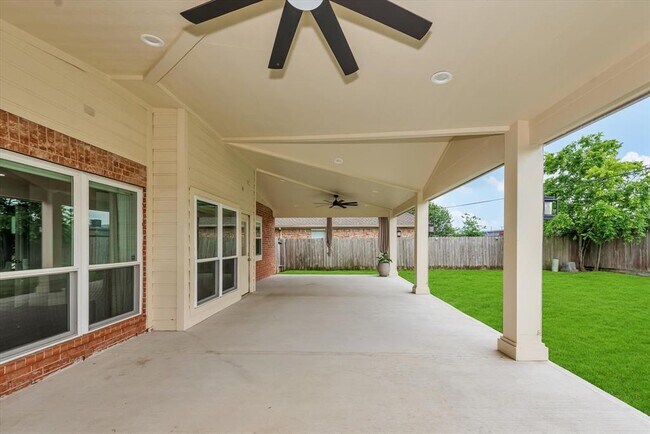 Building Photo - 11634 Peachwood Lake Dr